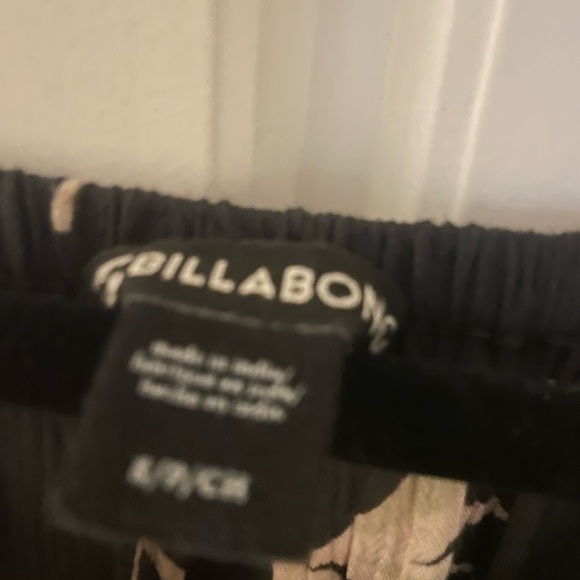 Billabong maxi dress can be worn on or off shoulders - Picture 4 of 4